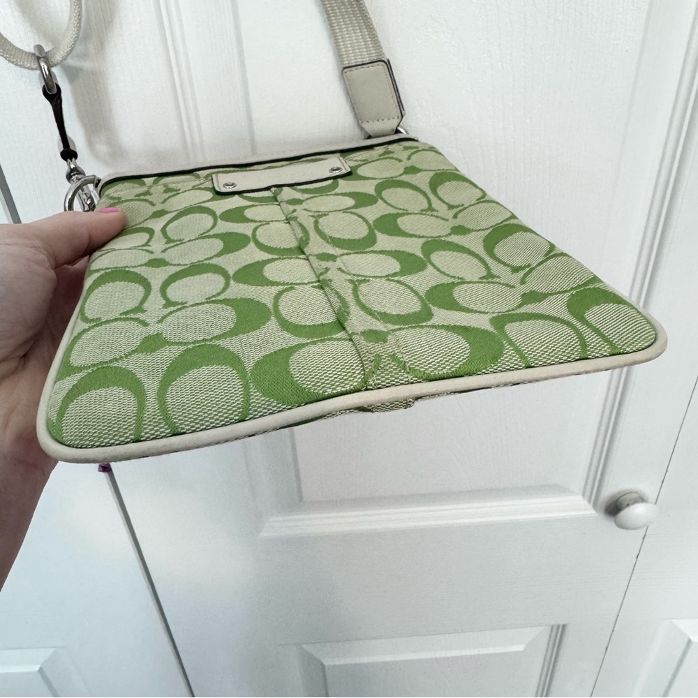 Vintage 90’s Coach Lime Green Signature Monogram Pattern Canvas Crossbody Bag - Picture 5 of 15